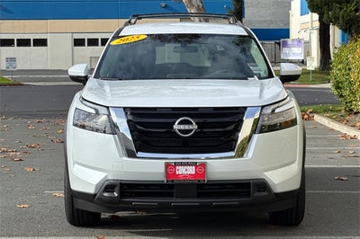 2025 Nissan Pathfinder SV