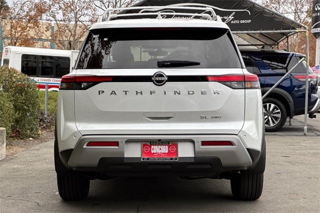 2025 Nissan Pathfinder SL