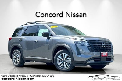2026 Nissan Pathfinder SL