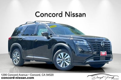 2026 Nissan Pathfinder SL