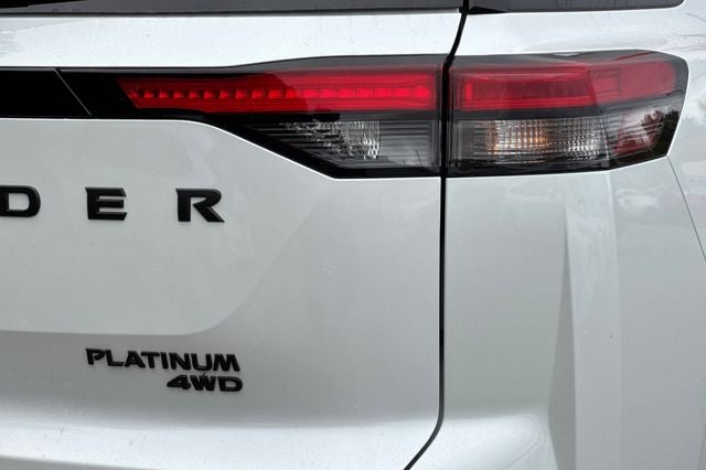 2025 Nissan Pathfinder Platinum