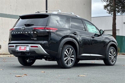2025 Nissan Pathfinder Platinum