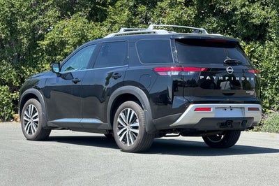 2025 Nissan Pathfinder Platinum