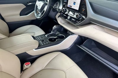 2024 Toyota Highlander XLE XLE