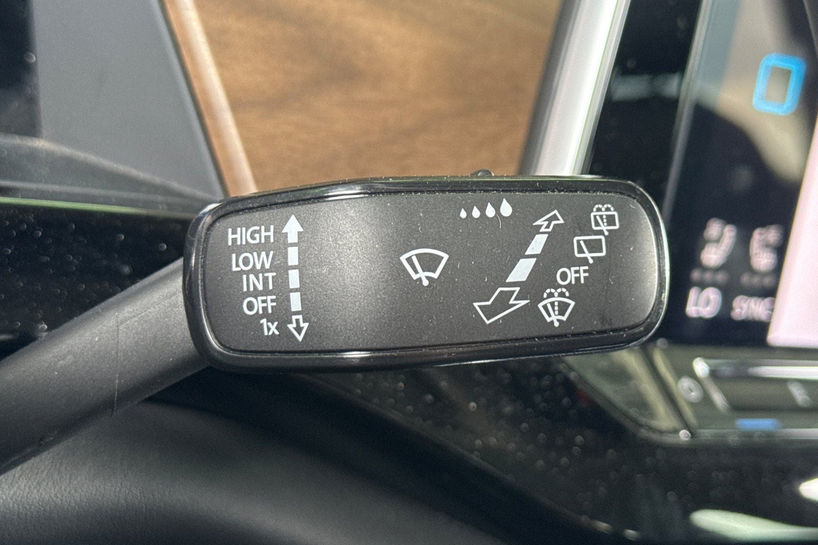 2024 Volkswagen Atlas 2.0T SE w/Technology TECHNOLOGY