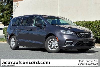 2023 Chrysler Pacifica Touring L touring