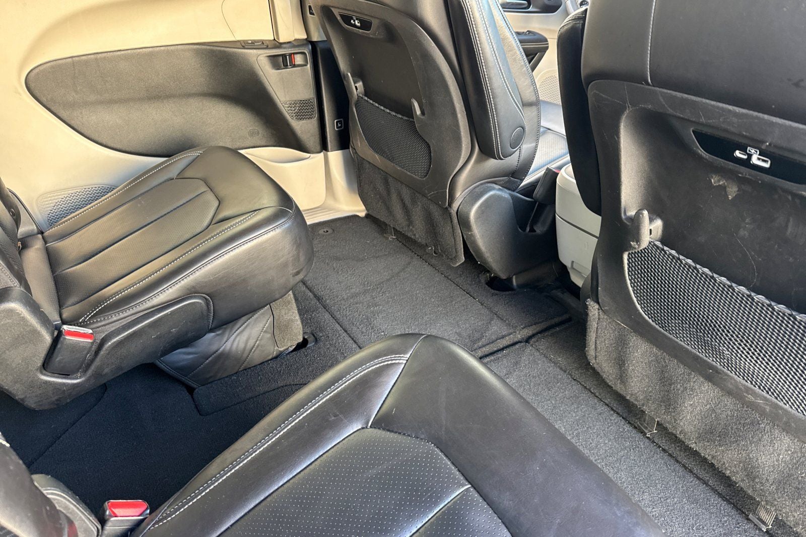 2023 Chrysler Pacifica Touring L touring