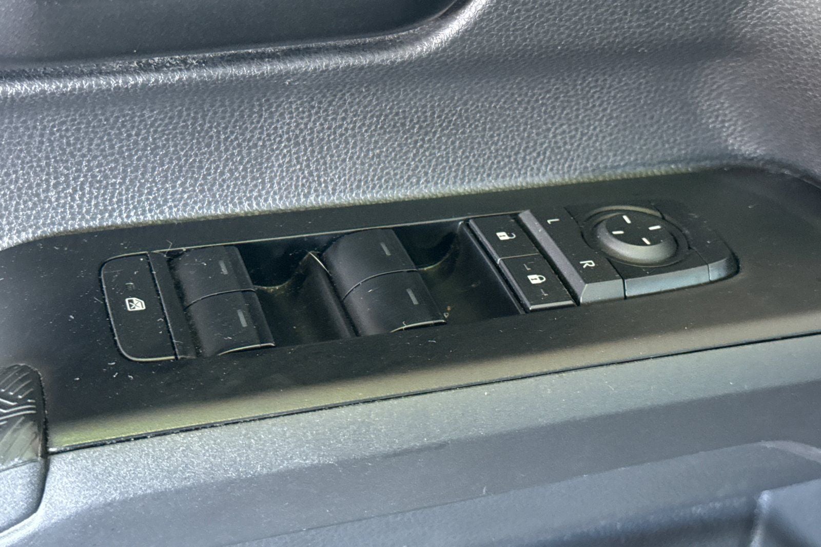 2025 Toyota Tacoma SR5 MEDIUM BED