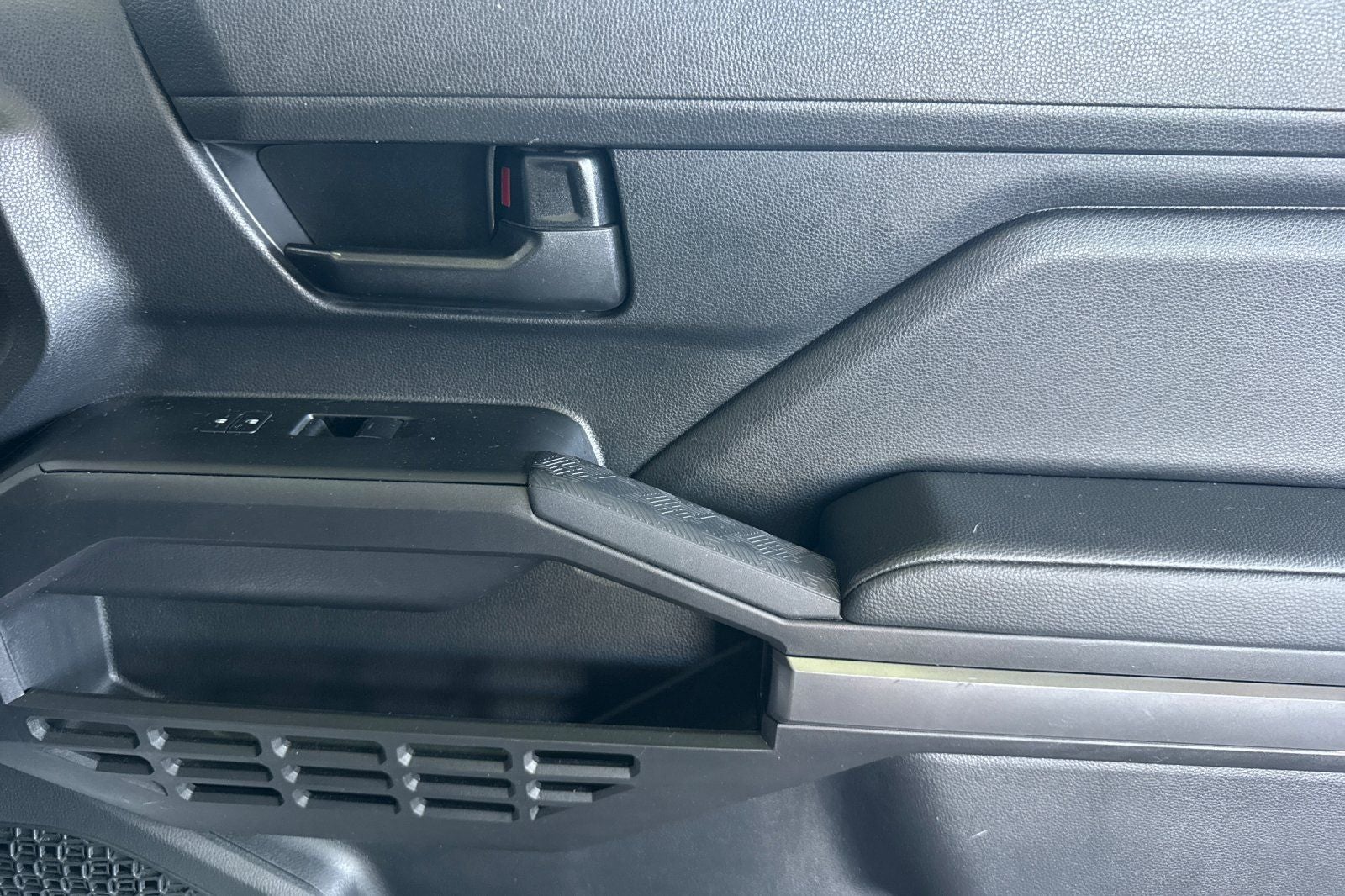 2025 Toyota Tacoma SR5 MEDIUM BED