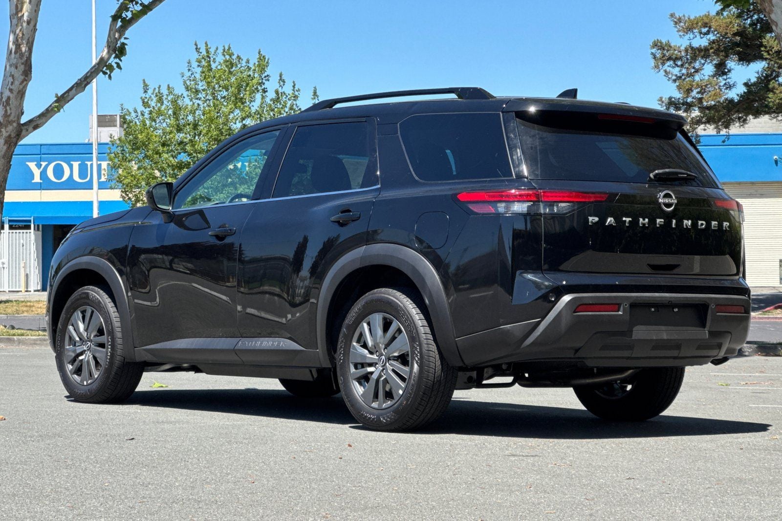 2026 Nissan Pathfinder SV