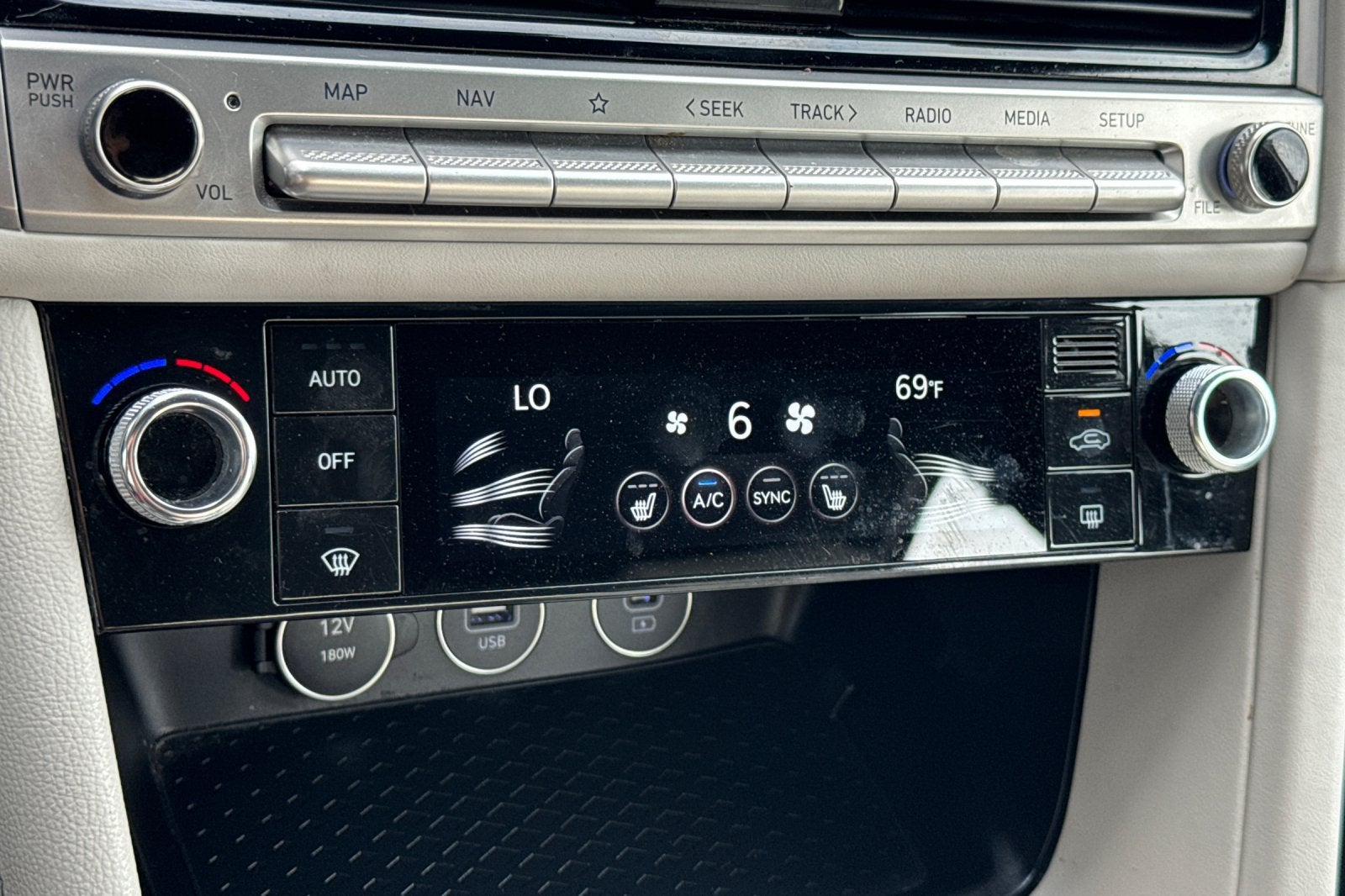 2024 Genesis G70 2.5T