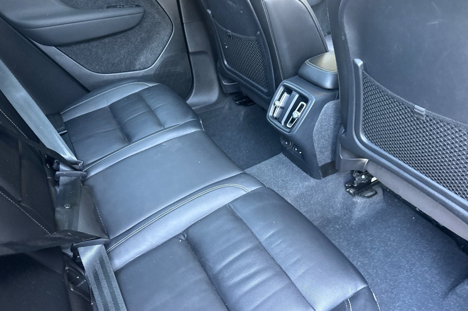 2023 Volvo XC40 B4 Plus Dark Theme
