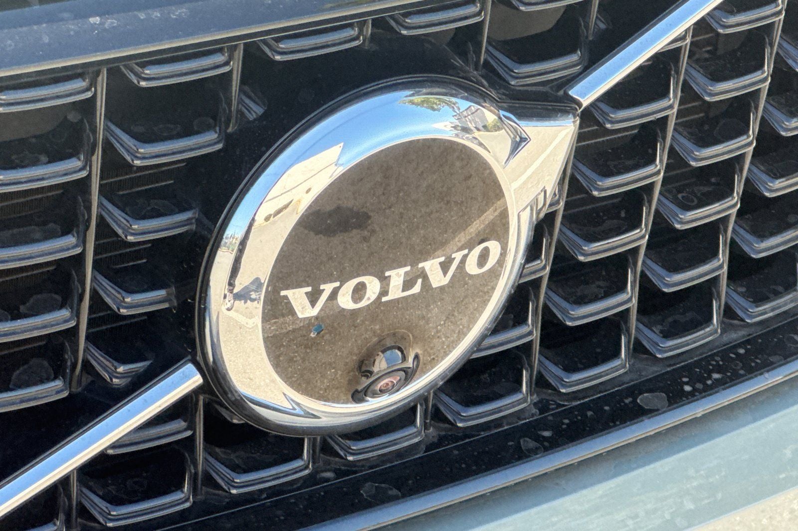 2023 Volvo XC40 B4 Plus Dark Theme
