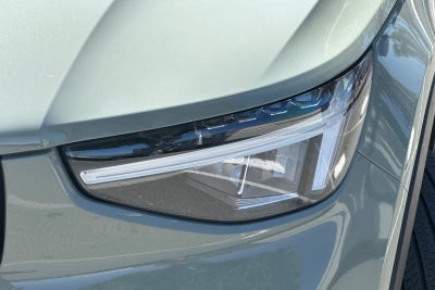 2023 Volvo XC40 B4 Plus Dark Theme